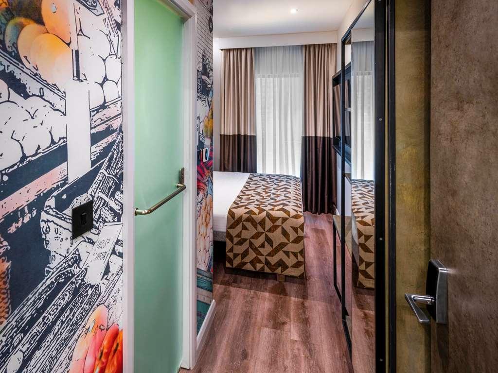 Spark By Hilton London Romford Room photo